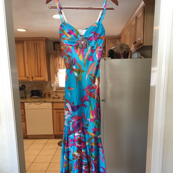 Prom dress - Picture 3 of 3